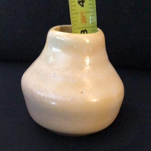 Handmade ceramic mini bud vase - Picture 5 of 5